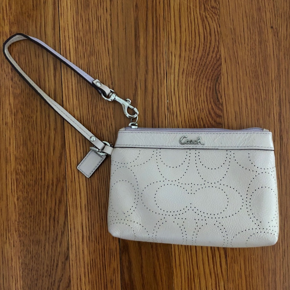 🌟HP🌟Coach Wristlet- Light Purple, Patent Leather